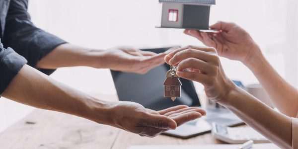 Faire estimer son bien immobilier par une agence pour vendre au prix le plus juste