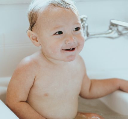 Sortie de bain personnalisée : un cadeau de naissance unique