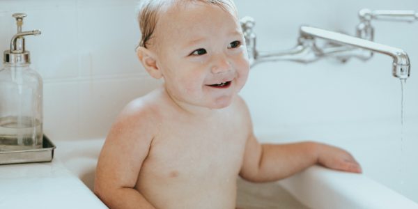 Sortie de bain personnalisée : un cadeau de naissance unique